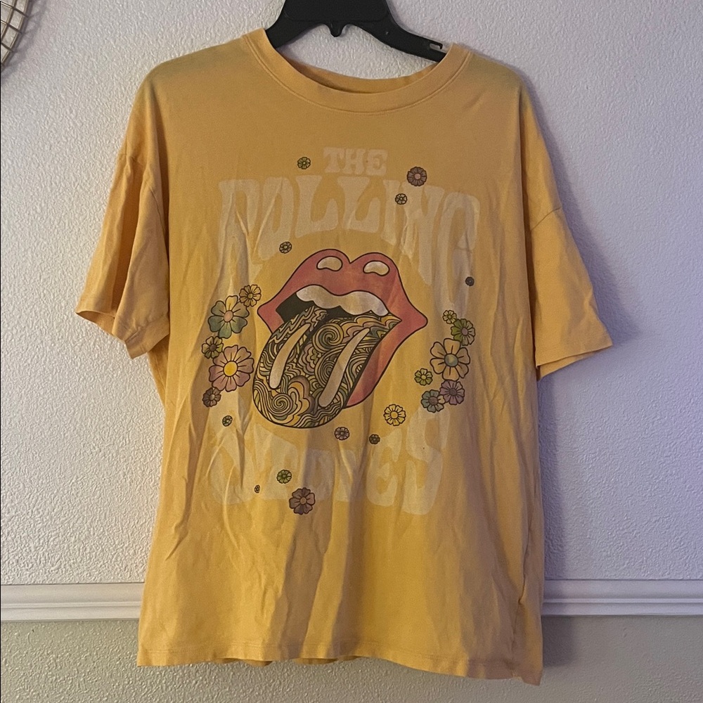 American Eagle Outfitters Yellow Graphic Tee